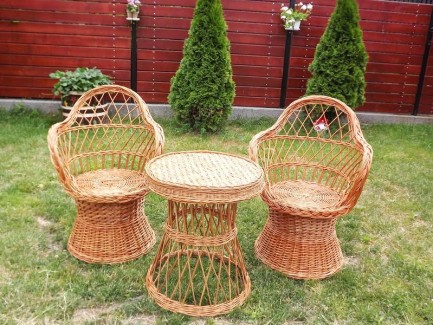 Mobila de gradina din rachita - clasic simplu