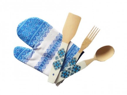 Set ustensile de bucatarie lemn si manusa rosu, motive traditionale