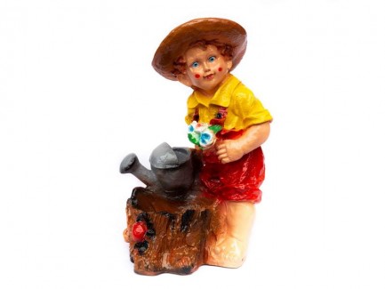 Ornament de gradina baietel cu stropitoare