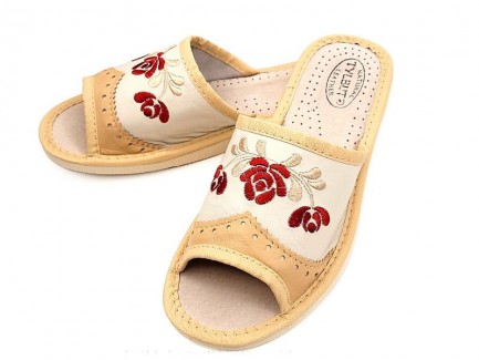 Papuci de Casa Dama Material Piele Model Crem Floral